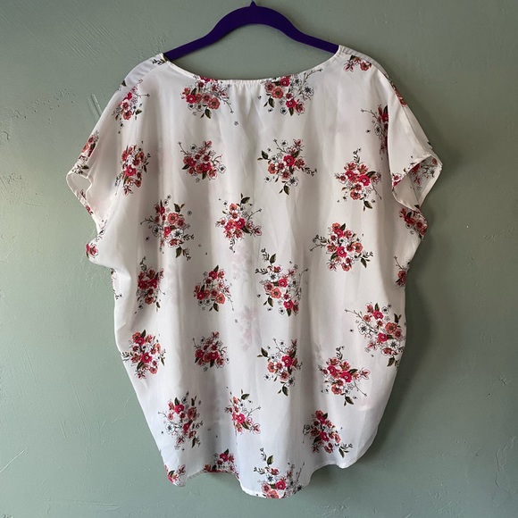 Alice blue top, size XL, white with red floral pattern - Picture 4 of 7